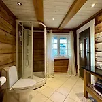 בית נופש Log In With In Out, Sauna And View