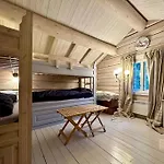 בית נופש Log In With In Out, Sauna And View האפג'ל