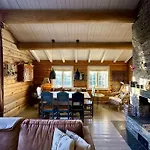 Log In With In Out, Sauna And View האפג'ל