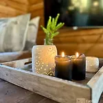 בית נופש Log In With In Out, Sauna And View *